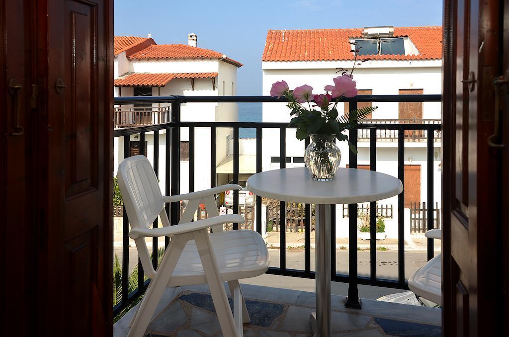 La Plage Hotel Kokkari Bagian luar foto