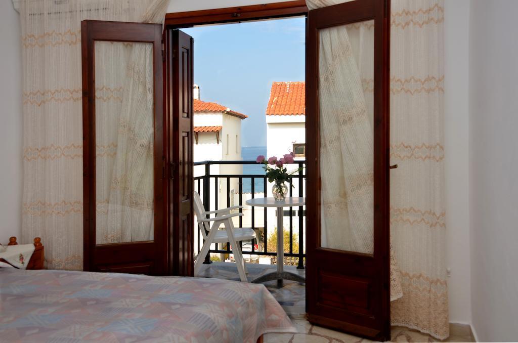 La Plage Hotel Kokkari Bagian luar foto