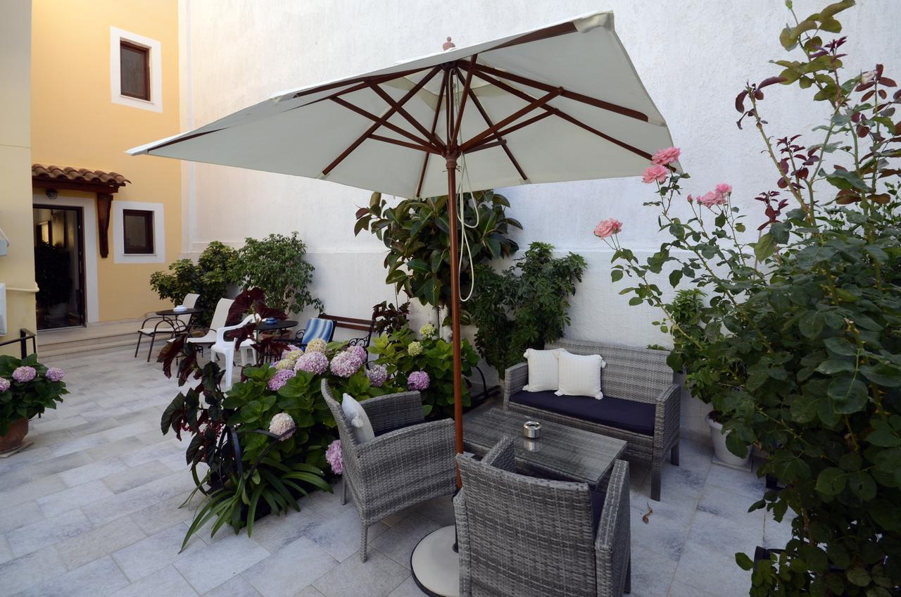 La Plage Hotel Kokkari Bagian luar foto
